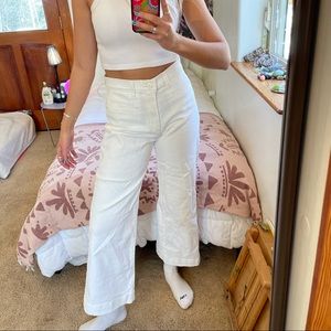 Levi’s white Ribcage cropped bootcut jeans, 26”